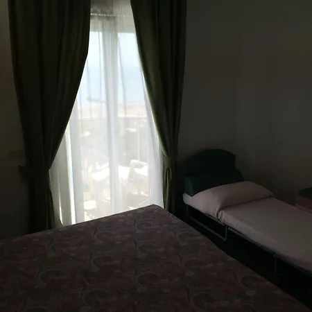 Cambridge Hotel 4*