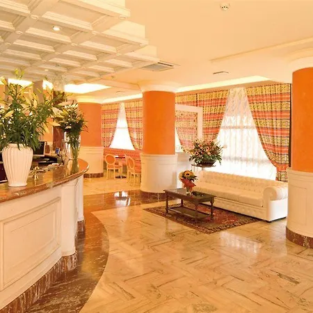 Cambridge Hotel 4*