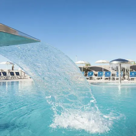 Cambridge Hotel 4*
