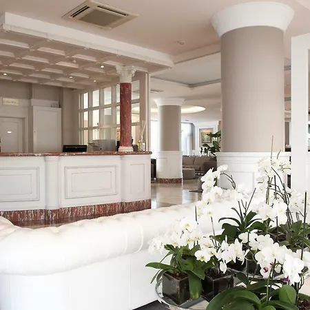 Cambridge Hotel