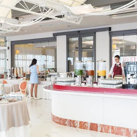 Cambridge Hotel 4*